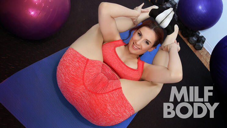 Kelly's New Routine: Sportswear Blowjob and Pussy Licking